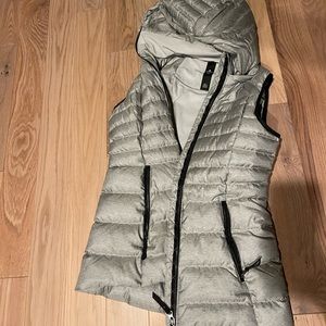 Lululemon down for it grey vest size 6